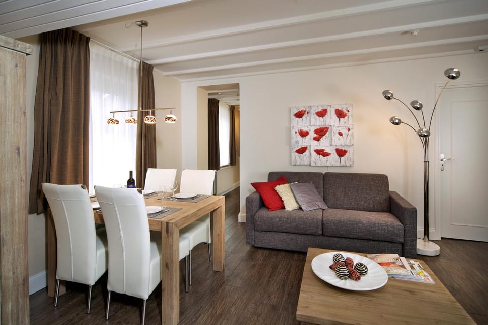 Living room, Dining area