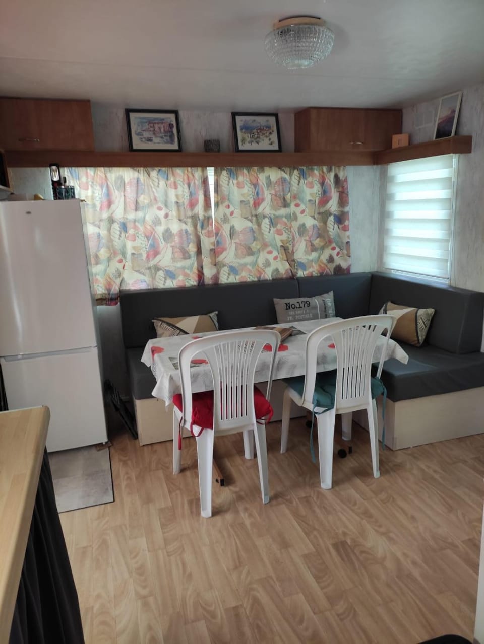 Seating area, Dining area