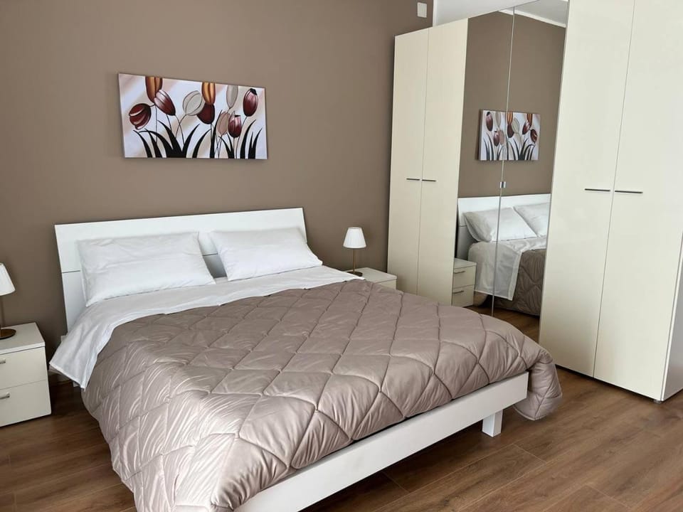 Bed, Photo of the whole room, Bedroom, wardrobe