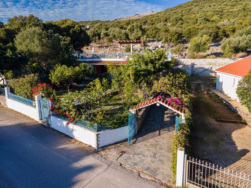 LEMON TREE GARDEN near Mirtos beach Villa in Cephalonia