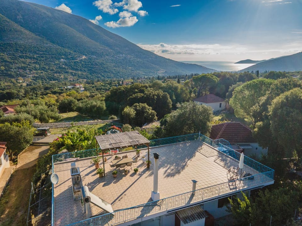 LEMON TREE GARDEN near Mirtos beach Villa in Cephalonia