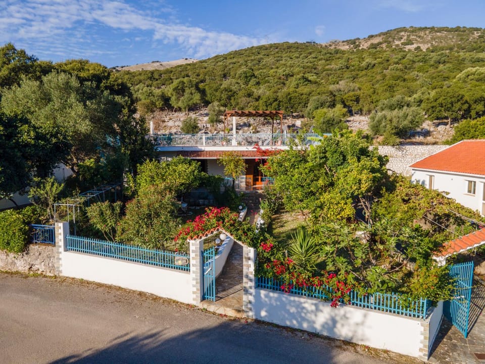 LEMON TREE GARDEN near Mirtos beach Villa in Cephalonia