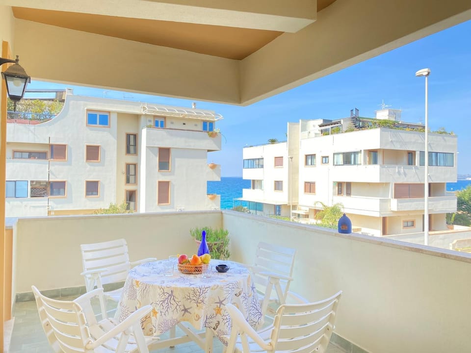 Property building, View (from property/room), Balcony/Terrace, Dining area