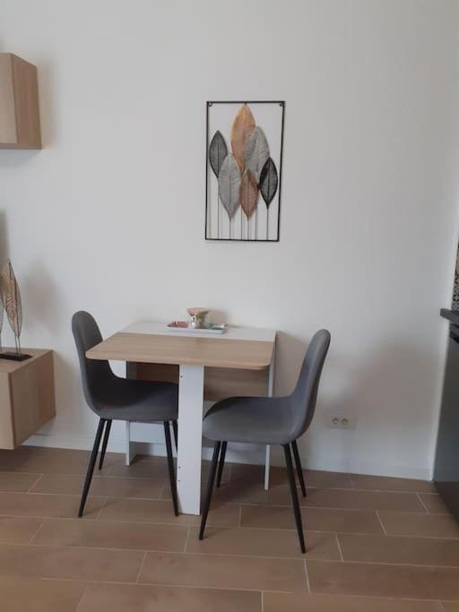 Studio climatisé avec une place de parking et classé 2 étoiles à la Faviére Apartment in Bormes-les-Mimosas