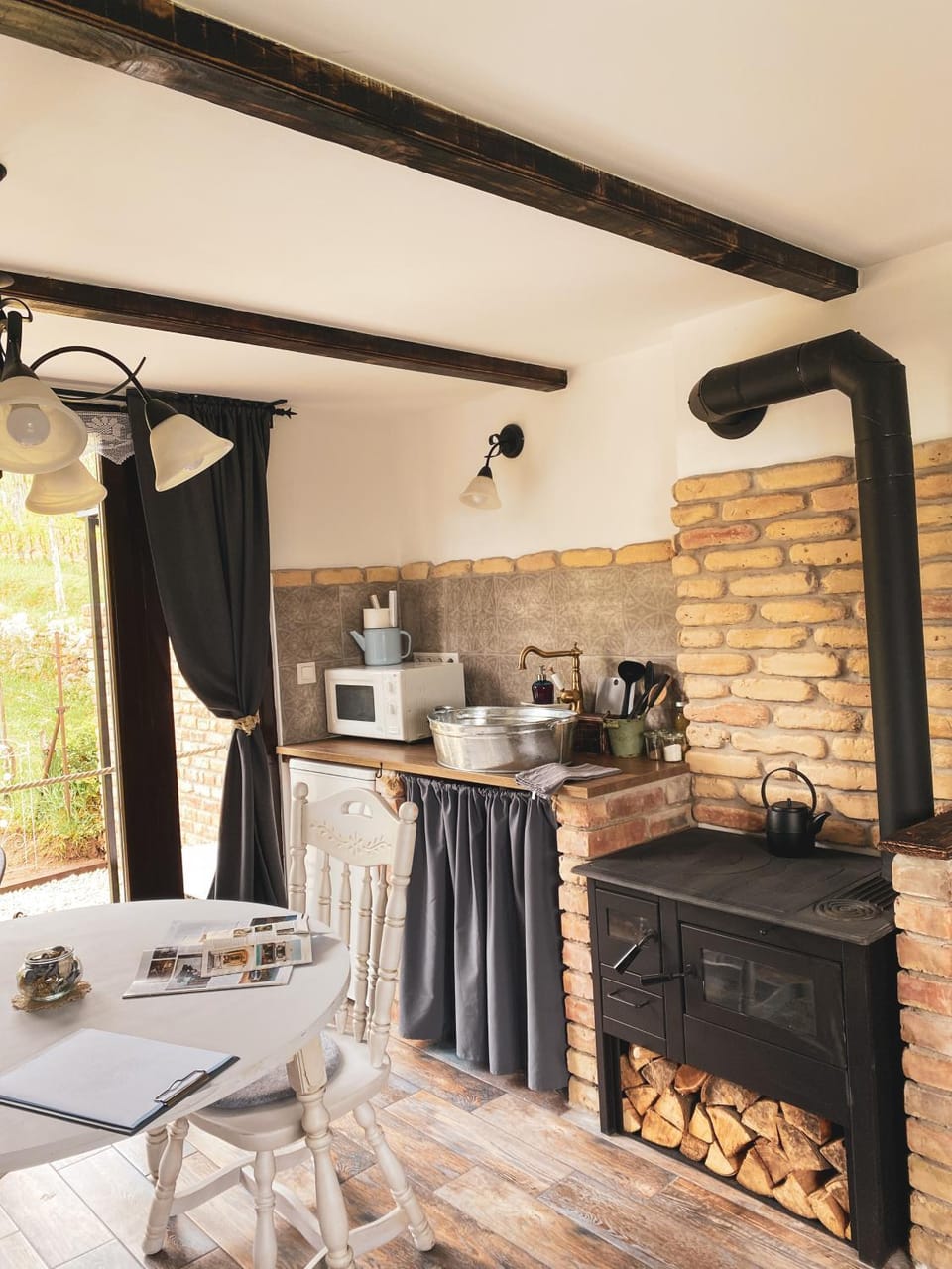 Coffee/tea facilities, Kitchen or kitchenette, pet friendly