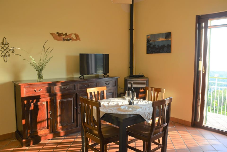 Communal lounge/ TV room, TV and multimedia, Dining area, Evening entertainment