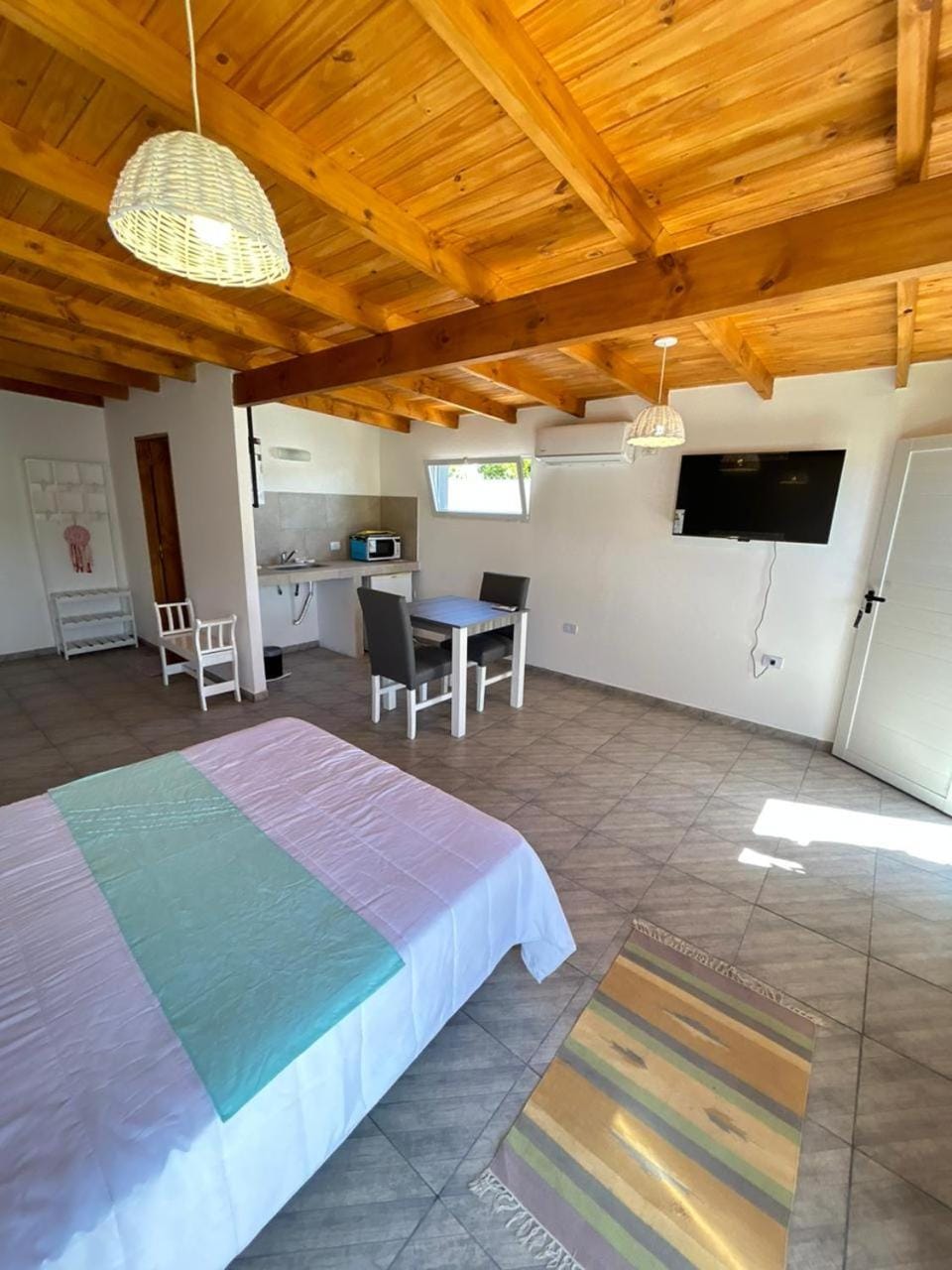 Photo of the whole room, Bedroom, minibar, oven