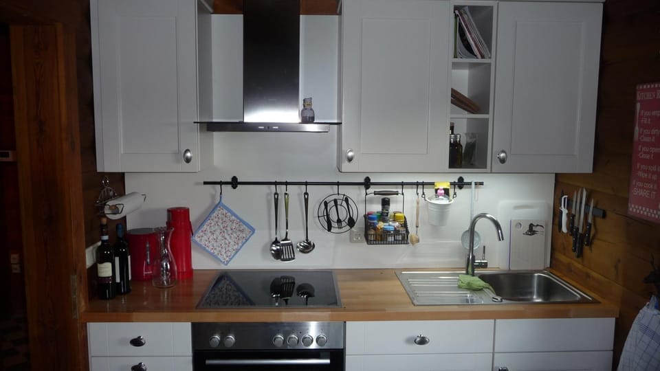 Kitchen or kitchenette, Living room