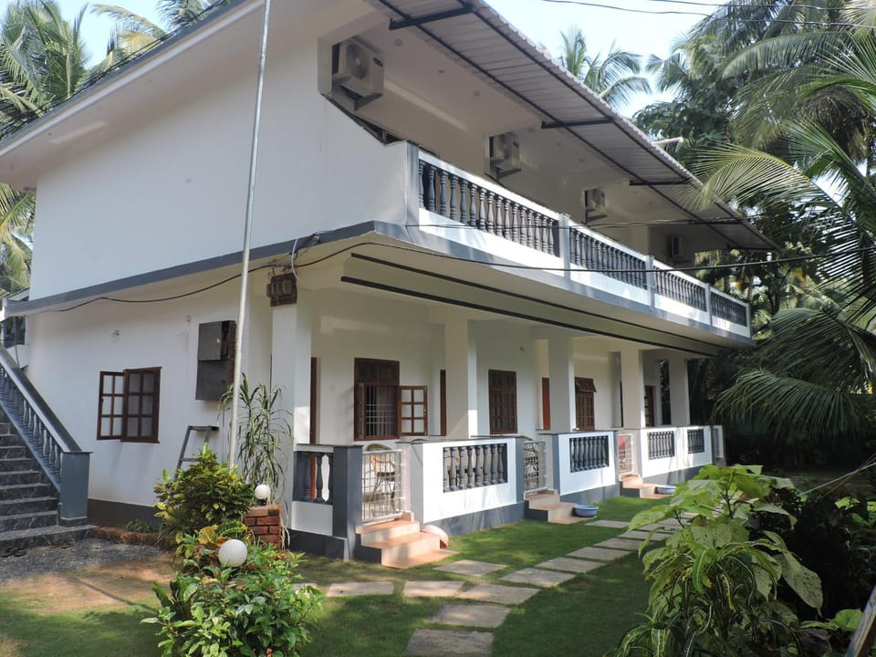 Property building, Garden, Balcony/Terrace