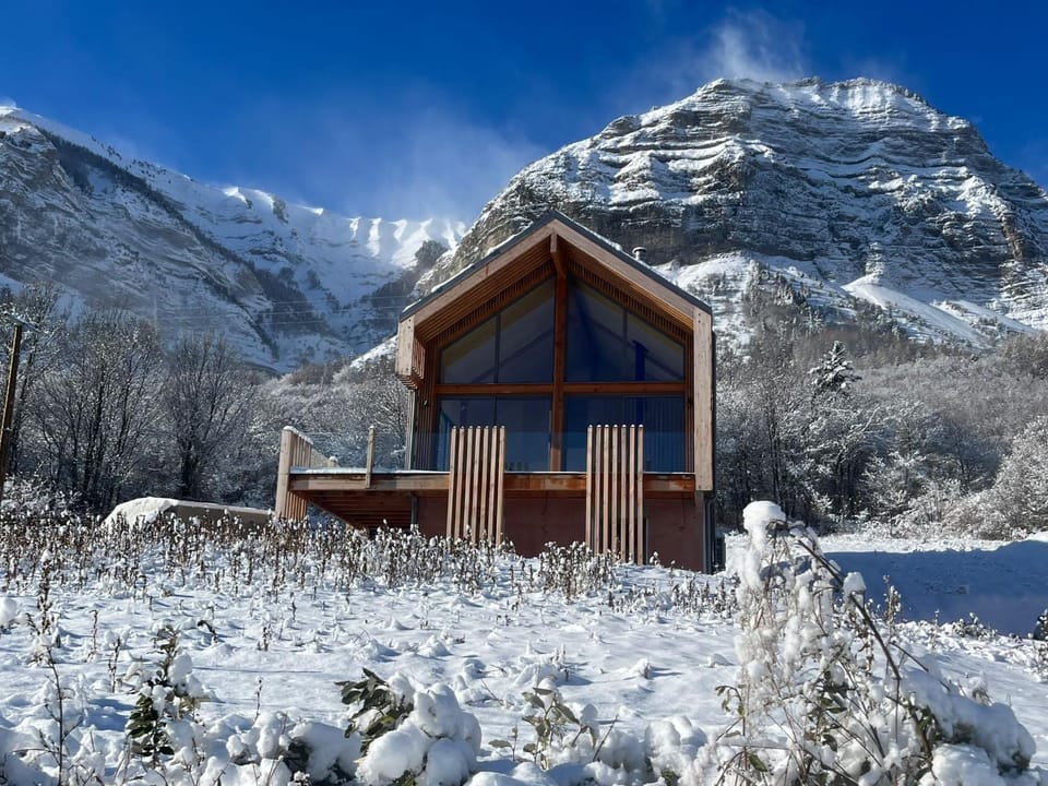 Property building, Nearby landmark, Natural landscape, Mountain view