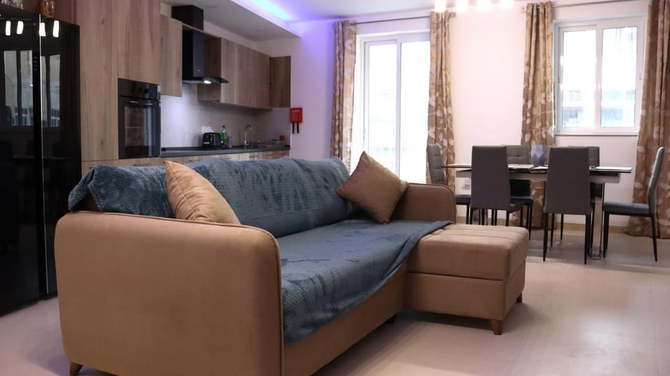 Living room, Dining area, kitchen