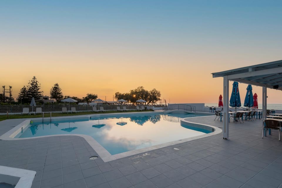 Lounge or bar, Swimming pool