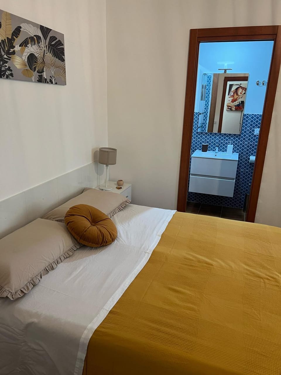 Property building, Bed, Bathroom, TV and multimedia, Bedroom, Area and facilities, Breakfast, Buffet breakfast, Italian breakfast, babysiter, flat iron, furniture, hair dryier, elevator, air conditioner
