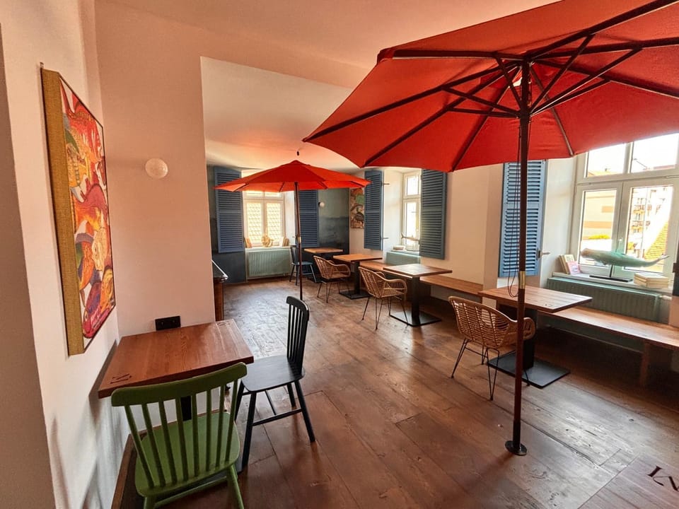Seating area, Dining area, Breakfast