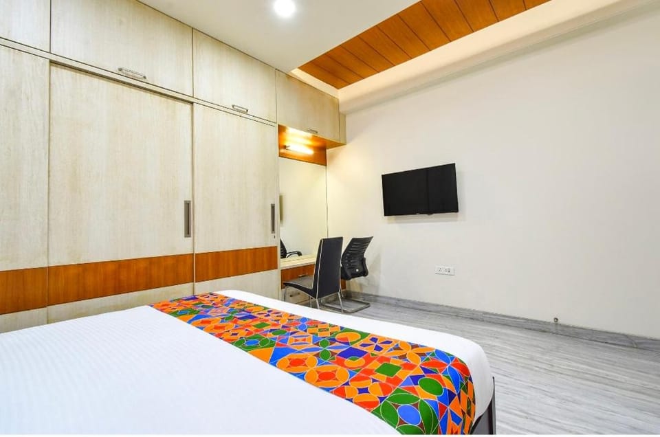Communal lounge/ TV room, Bed, TV and multimedia, Photo of the whole room, Evening entertainment, Bedroom, air conditioner