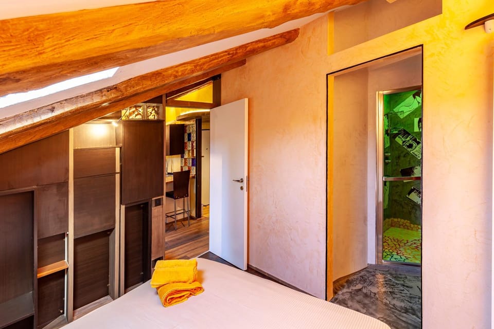 Bed, Bathroom, Photo of the whole room, Bedroom, towels