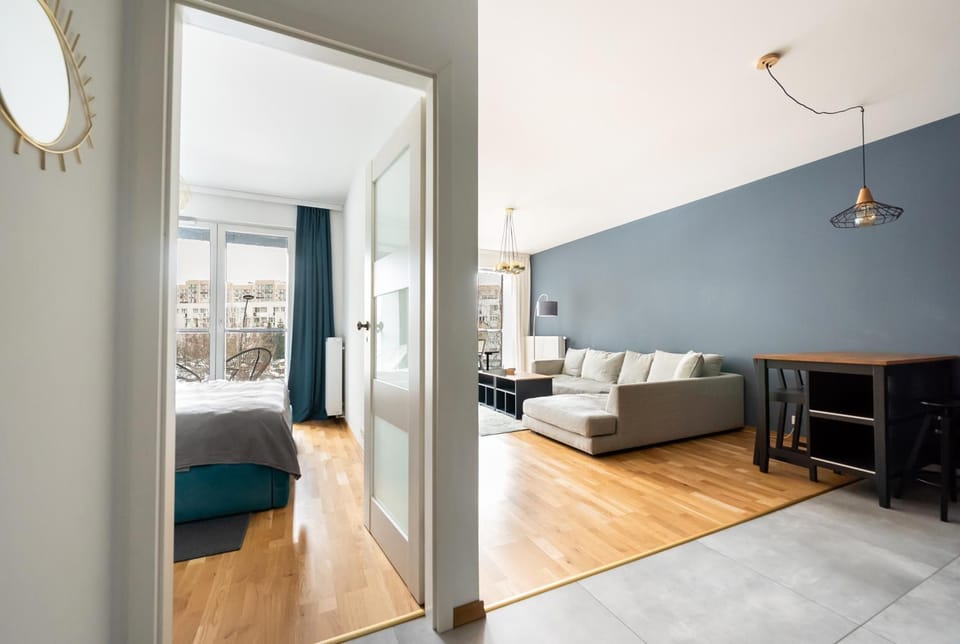 Bed, Living room, Photo of the whole room, Seating area, Bedroom