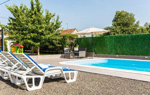 Garden, Garden view, Pool view, Swimming pool, sunbed