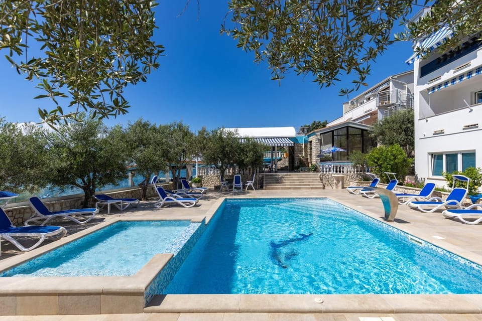 Pool view, Swimming pool