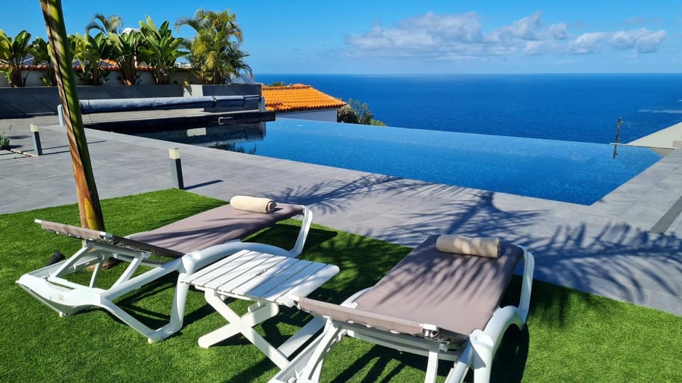 Garden, Balcony/Terrace, Spa and wellness centre/facilities, Sea view, Swimming pool, sunbed
