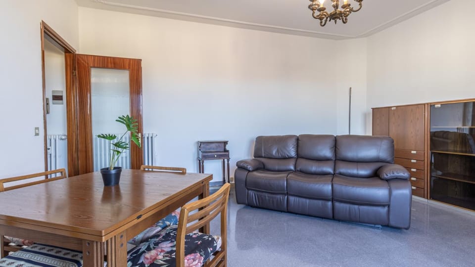 Living room, Seating area, Floor plan, Dining area, heating