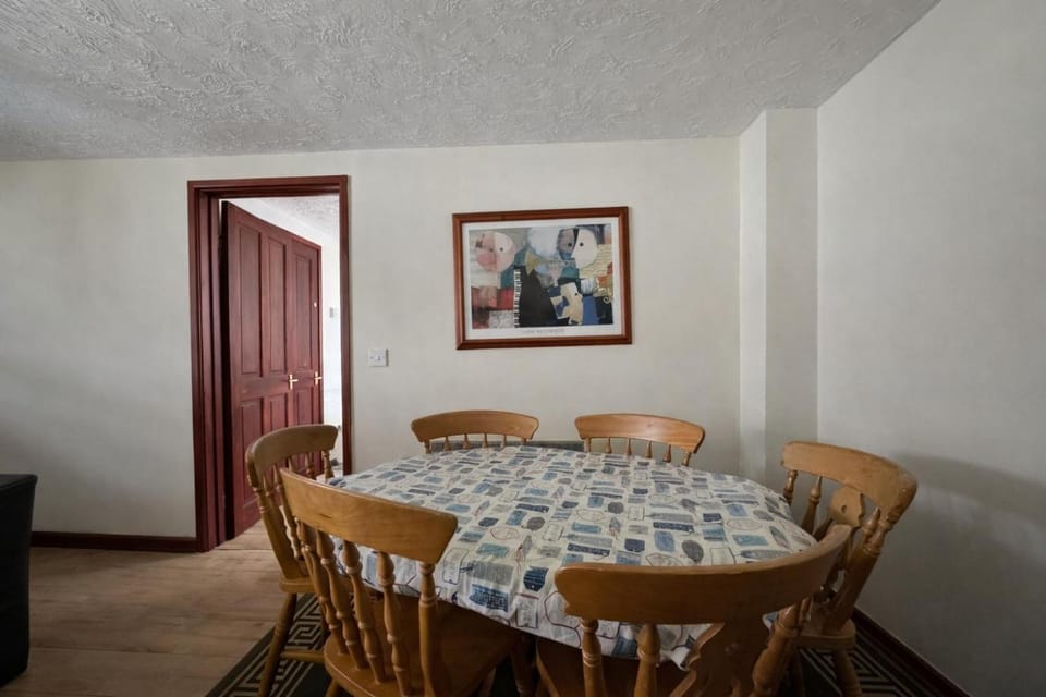 Seaside Cottage In Beautiful Hemsby, Norfolk By The Beach Ref 99007J House in Hemsby