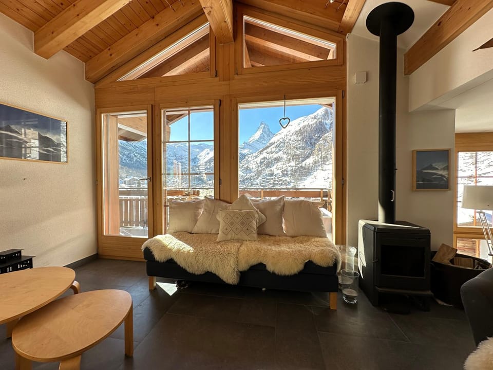 Winter, View (from property/room), Living room, Lounge or bar, Seating area, Mountain view, Family, flat iron, hair dresser