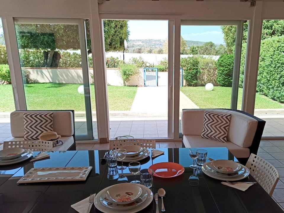 Patio, Day, Children play ground, Game Room, Garden, View (from property/room), Balcony/Terrace, Living room, Food and drinks, Seating area, Dining area, Food, Garden view, Mountain view, Parking