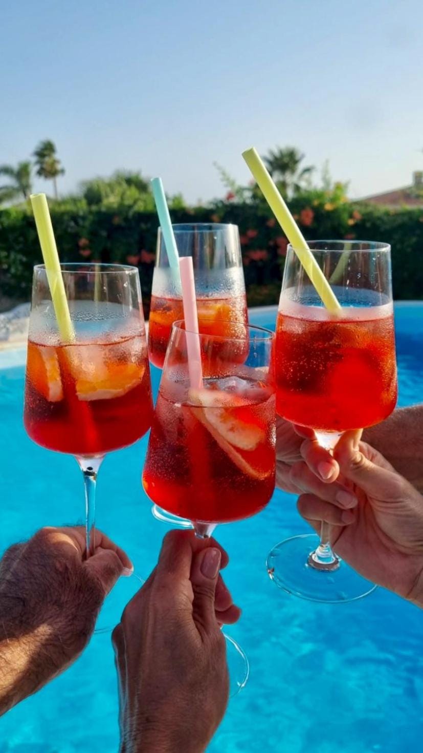 Day, Food and drinks, Pool view, Swimming pool, Drinks