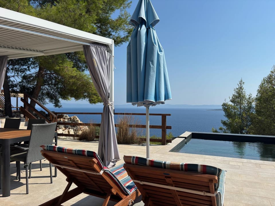 Balcony/Terrace, Dining area, Sea view, Swimming pool, Swimming pool, sunbed