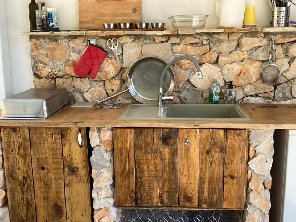Kitchen or kitchenette, Communal kitchen, stove