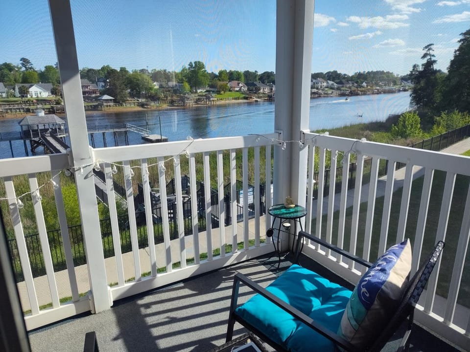 Balcony/Terrace, River view