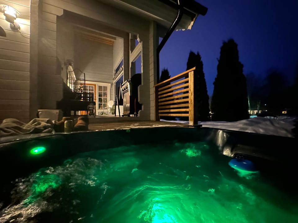 Upea villa lähellä rantaa poreallas & SUP-laudat Apartment in Finland