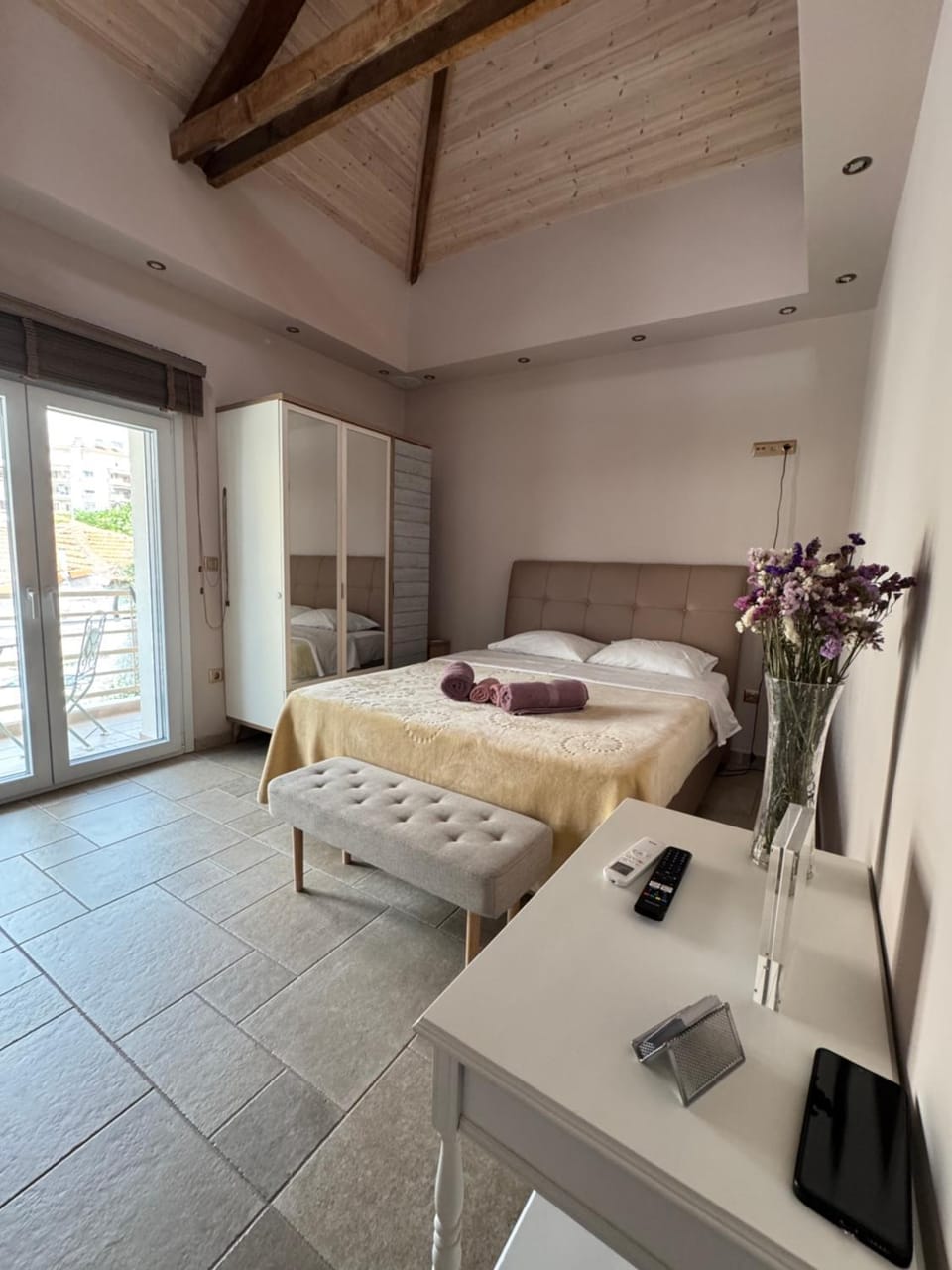 Bed, Photo of the whole room, Bedroom, towels