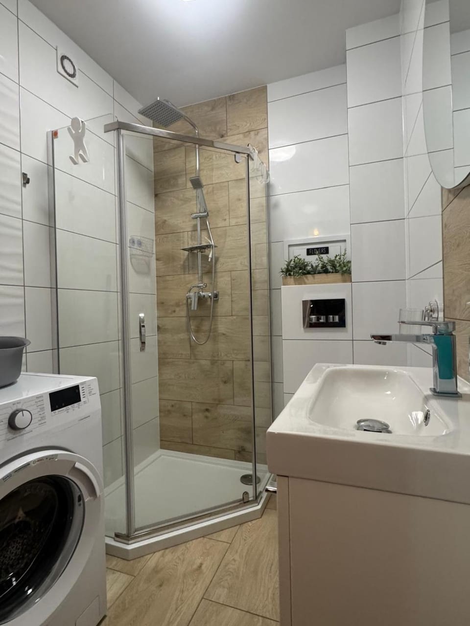 Shower, Bathroom, towels, washing machine