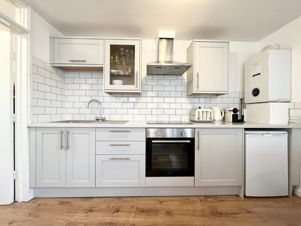 Coffee/tea facilities, Kitchen or kitchenette, minibar, pet friendly, stove, toaster