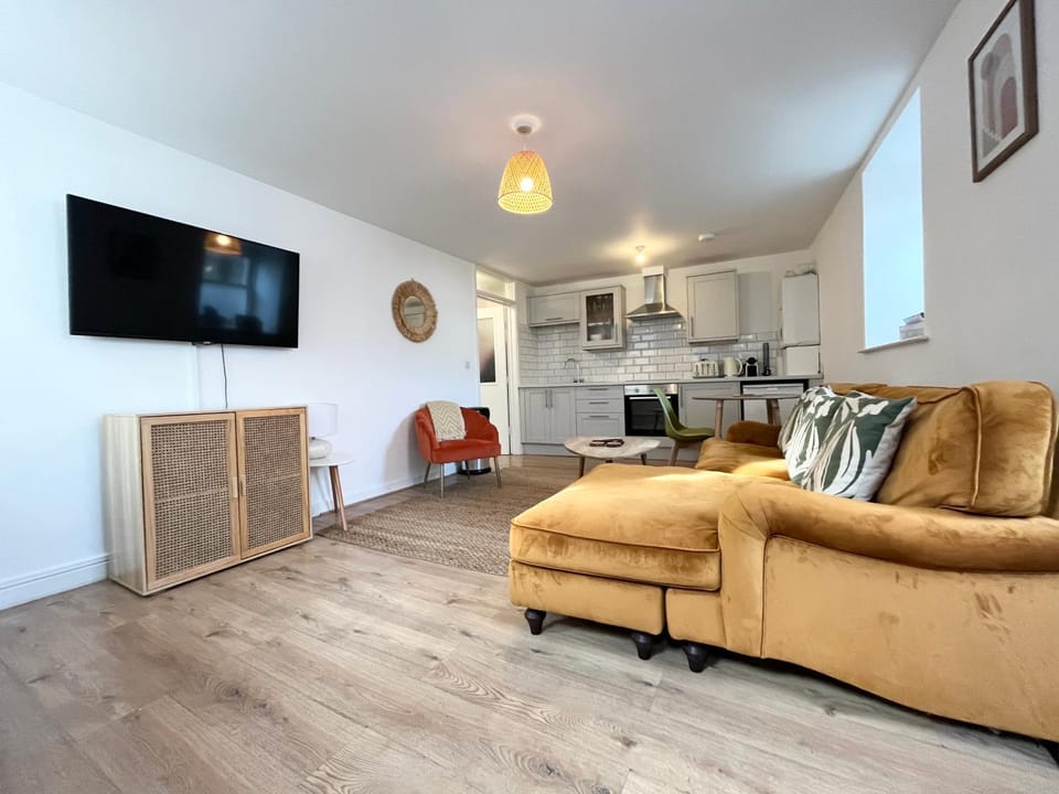 TV and multimedia, Kitchen or kitchenette, Living room, Seating area, Dining area, Evening entertainment, minibar, pet friendly, stove