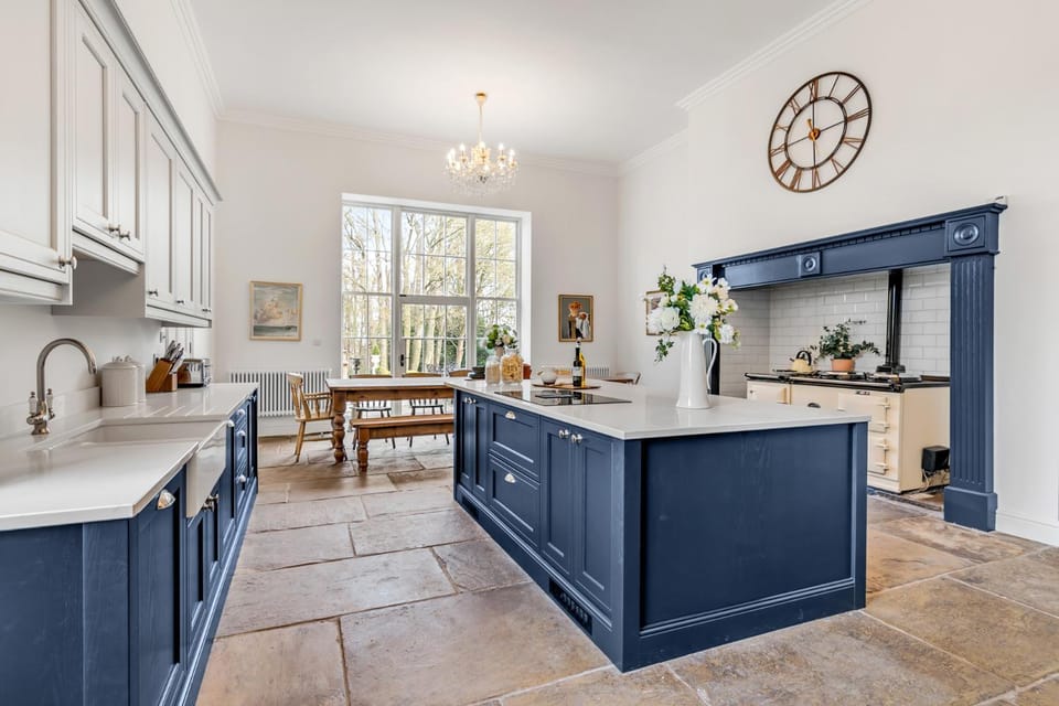 Kitchen or kitchenette, Dining area, pet friendly, stove, kitchen, kitchen