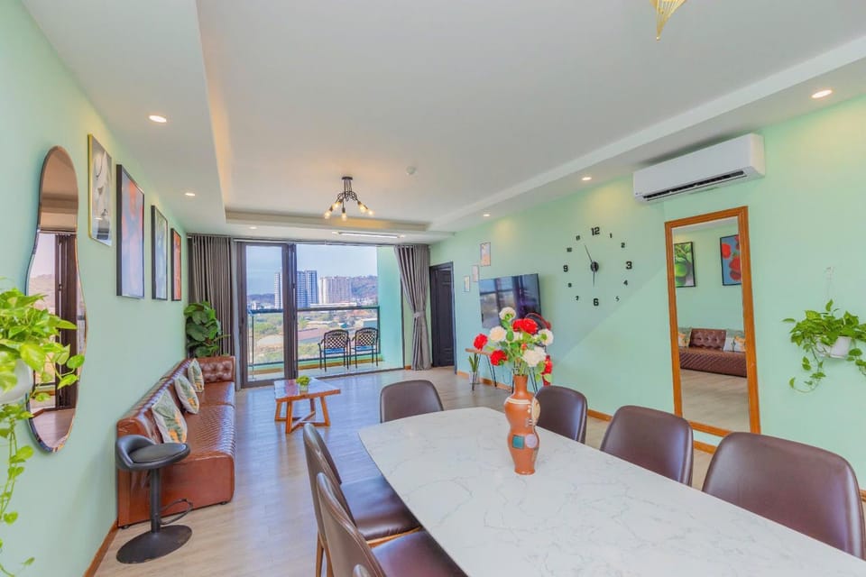 Living room, Dining area, Evening entertainment