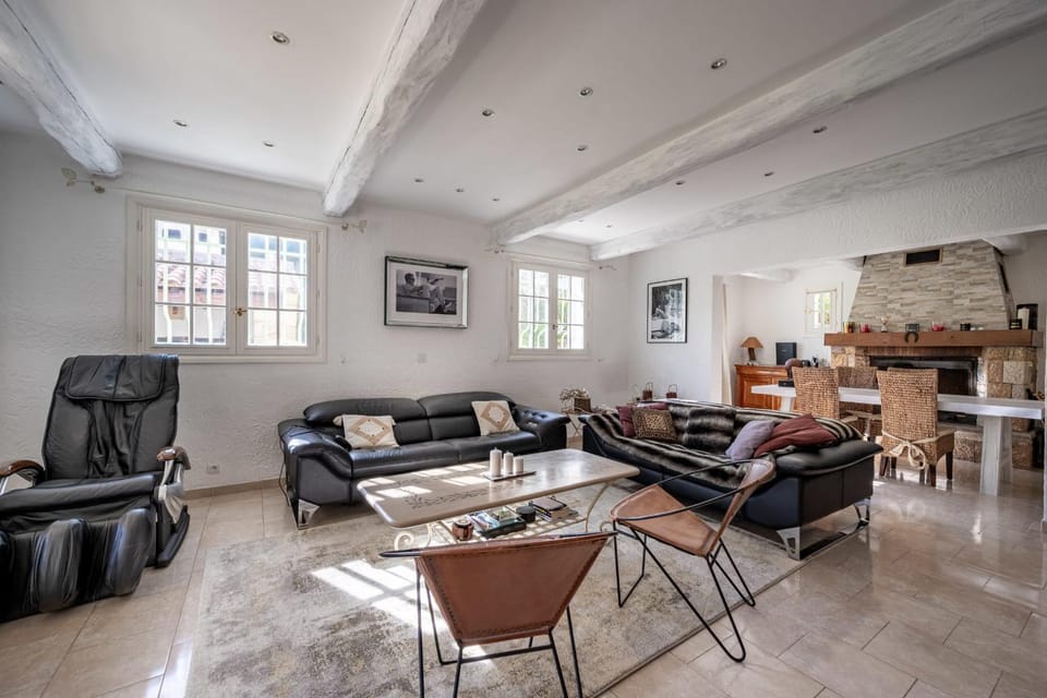 Villa Caroubiers Pretty provençal villa with swimming pool Villa in Mougins