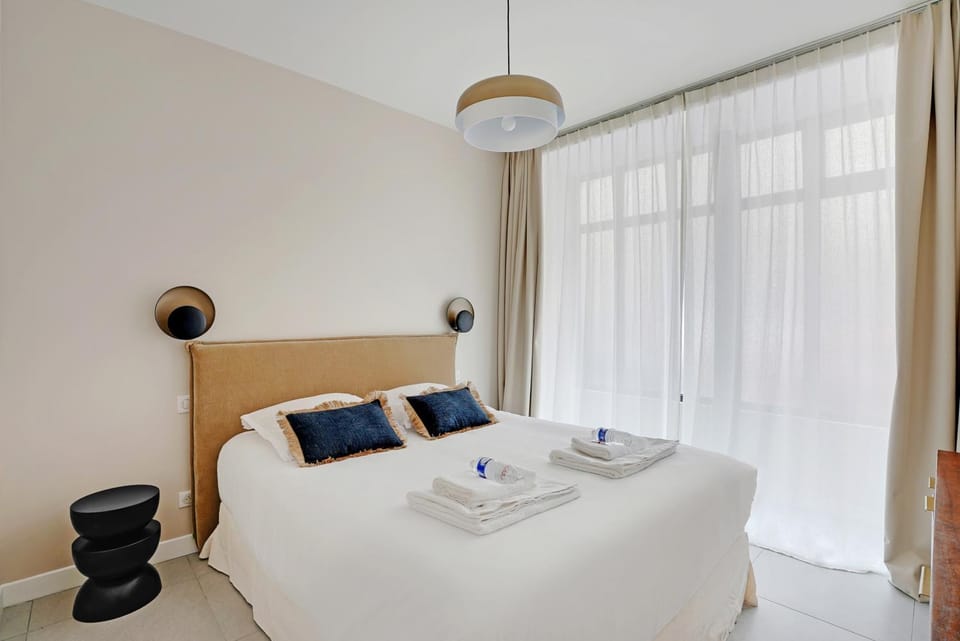 Bedroom, heating