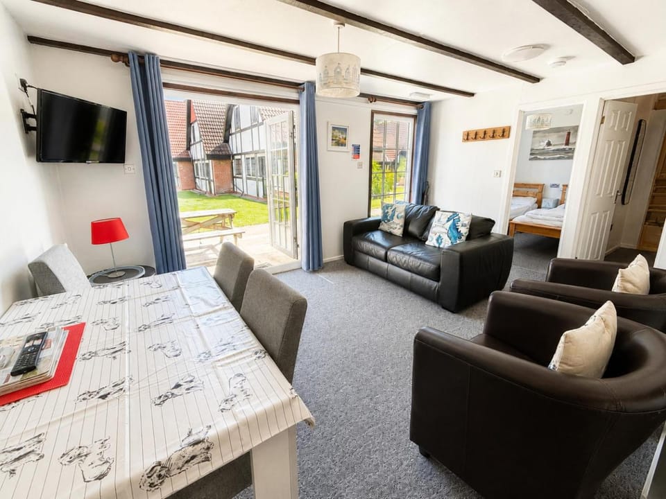TV and multimedia, Living room, Dining area