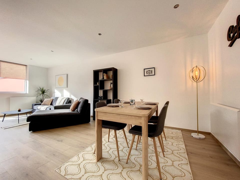 Living room, Dining area