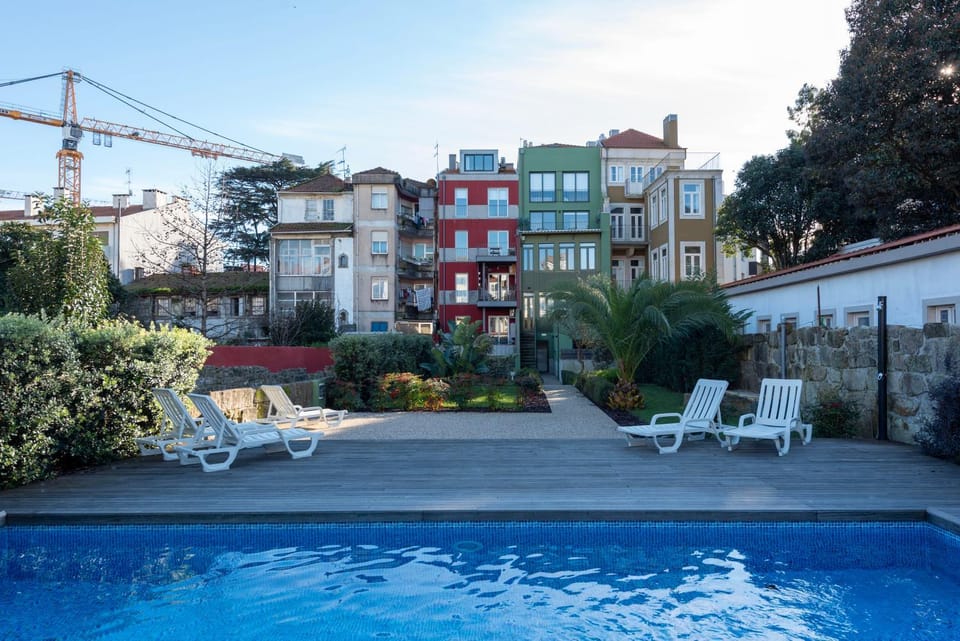 Property building, Swimming pool, sunbed