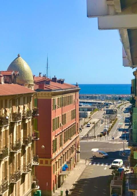 Stylish 4-star cocoon with terrace - port center Apartment in Nice