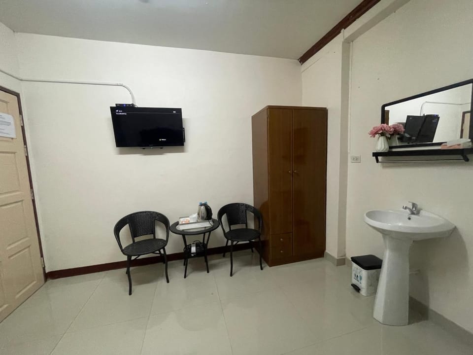 2B Cozy Hostel ตรัง Hostel in Thailand