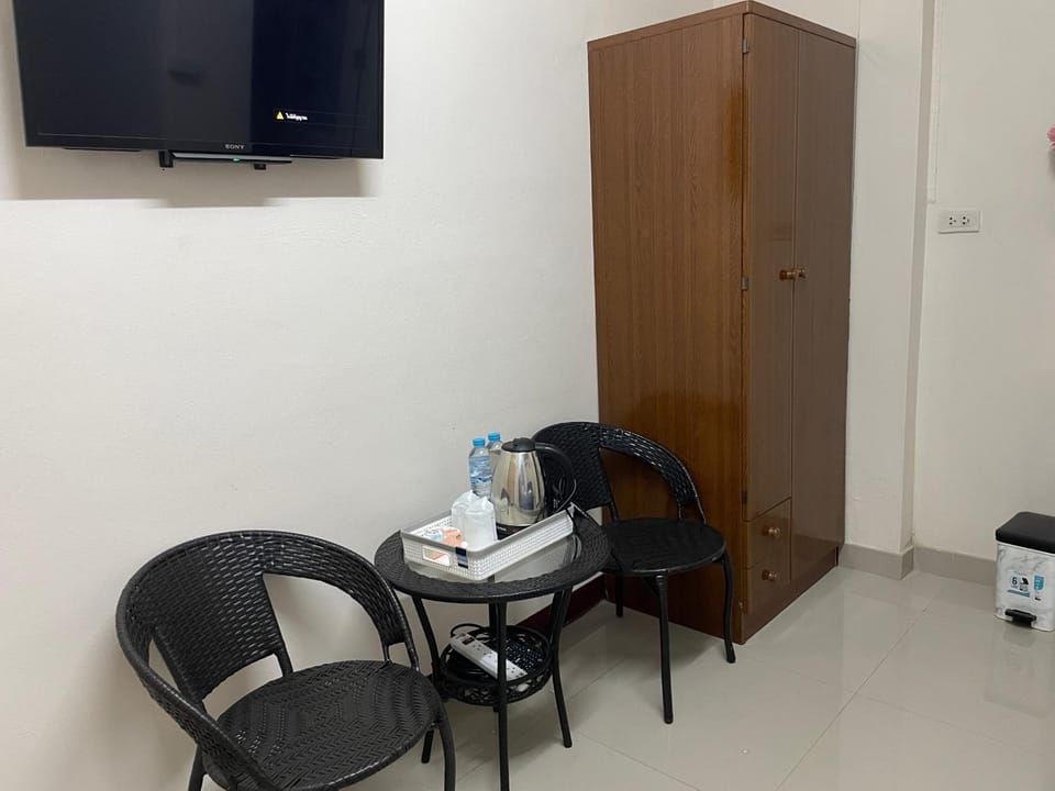 2B Cozy Hostel ตรัง Hostel in Thailand