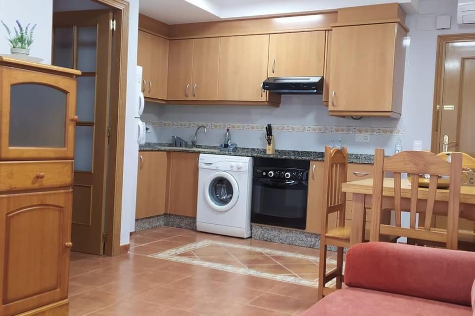 Kitchen or kitchenette, Dining area, minibar, pet friendly, stove, washing machine, air conditioner
