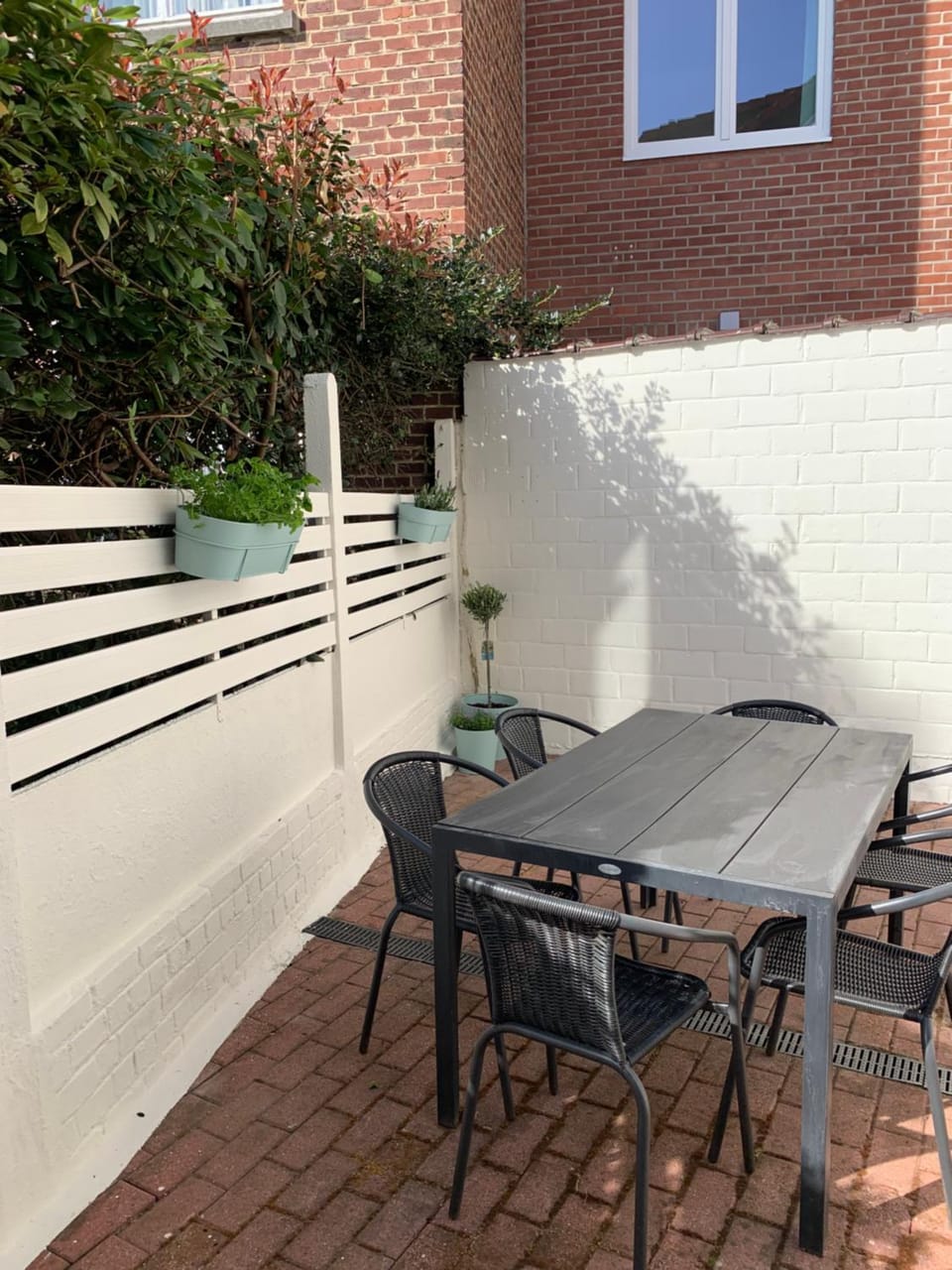Une belle étage à Stockel with charming patio Apartment in Flanders