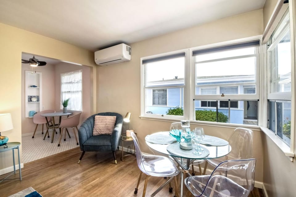 Walk To Beach - EV Charger - Outdoor Dining - 2BR House in Carlsbad